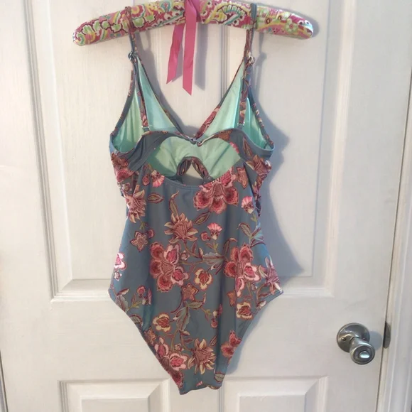 Cupshe Twist & Cut-Out Floral Tummy Control Long Torso One-Piece Size Medium - Picture 2 of 10